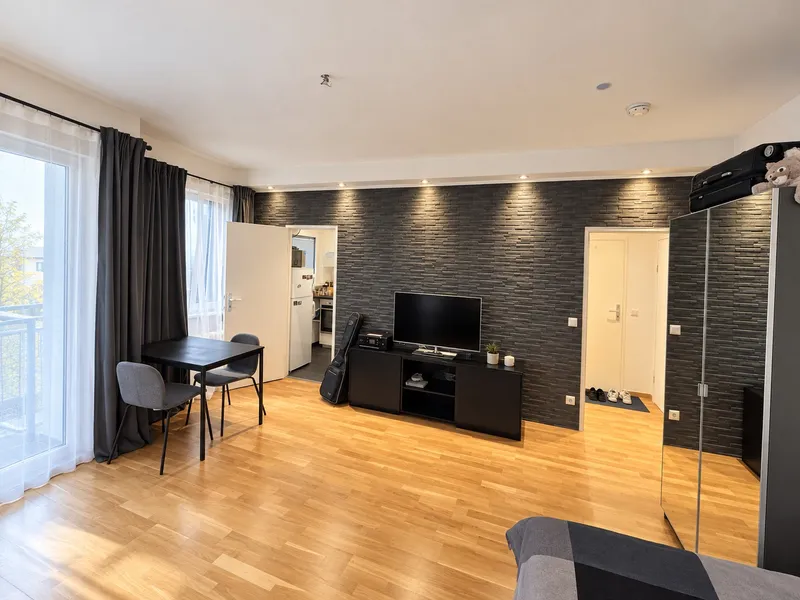 Lichtdurchflutetes Design-Apartment mit Balkon - Top-Lage an der Ringbahn (S Hohenzollerndamm) — photo 1